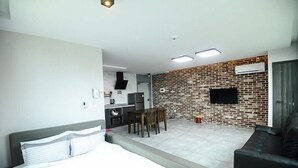 Unclassified image, 5 of 43, button - Geoje Wahyunbeach Pension (Geoje)