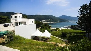 Unclassified image, 2 of 43, button - Geoje Wahyunbeach Pension (Geoje)
