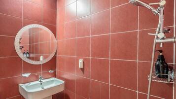 Basic Room, 1 Bedroom (B203) | Bathroom | Towels