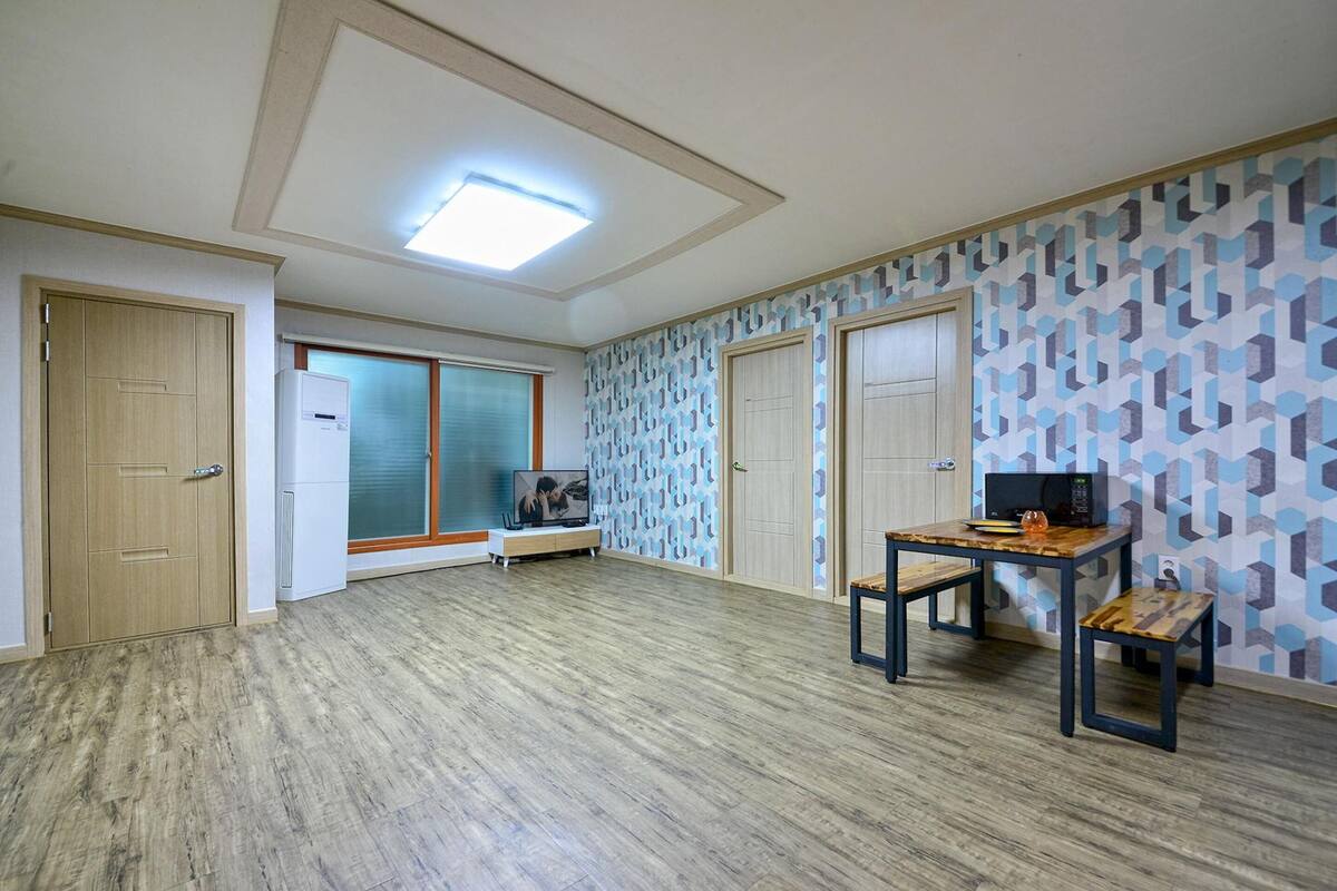 Basic-Zimmer, 3 Schlafzimmer (ByeolChae1(No pets allowed)) | 1 Schlafzimmer, kostenloses WLAN