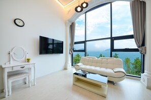 Basic Room, 1 Bedroom (203) | 1 bedroom, free WiFi - Yeosu Tivoli Pension (Yeosu)