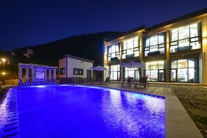 Outdoor pool - Yeosu Tivoli Pension (Yeosu)