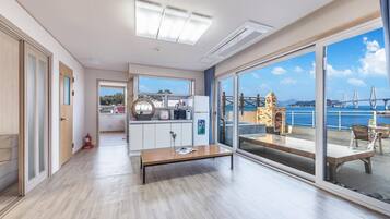 Basic Room, 2 Bedrooms (Sprite) | 1 bedroom, free WiFi