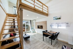 Basic Room, 1 Bedroom (Haneulbitbada 104(Ocean View)) | 1 bedroom, free WiFi - Yeosu Dolsanmaru Pension (Yeosu)
