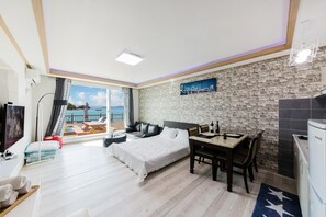 Basic Room, 1 Bedroom (Dalbitbada 103(Ocean View)) | 1 bedroom, free WiFi - Yeosu Dolsanmaru Pension (Yeosu)