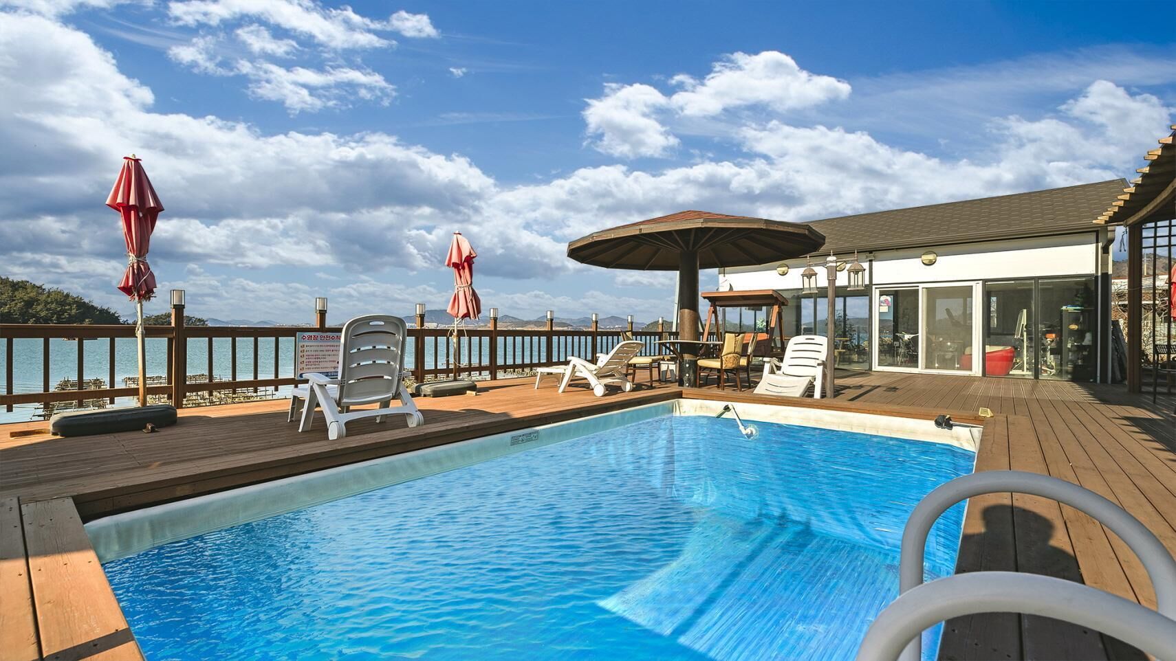 المنشأة من الخارج