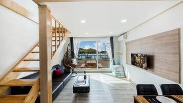 1 ุบุฑูุฉ ููู
ููุงู ูุงู ู
ุฌุงููุง