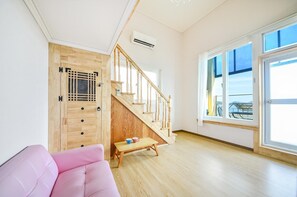 Basic Room, 1 Bedroom (303) | 1 bedroom, free WiFi