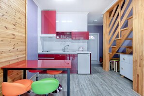 Basic Room, 1 Bedroom (Sage)