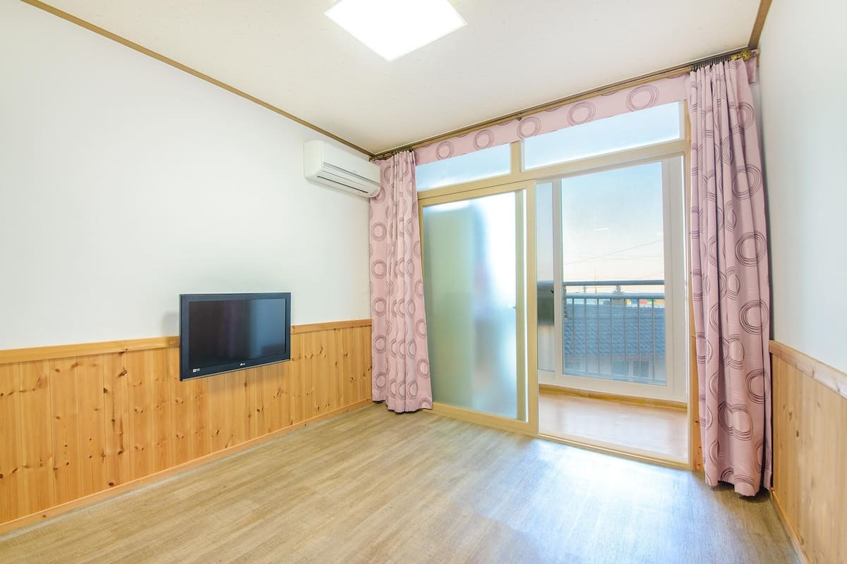 Basic Room, 1 Bedroom (B202) | 1 bedroom, free WiFi
