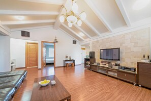 Basic Room, 2 Bedrooms (Grace) | 1 bilik tidur, Wi-fi percuma 