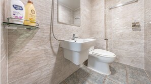 Basic Room, 1 Bedroom (205) - Sokcho Harmony Pension (Sokcho)