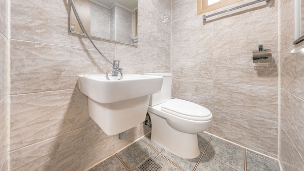 Basic Room, 2 Bedrooms (206) - Sokcho Harmony Pension (Sokcho)