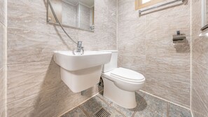 Basic Room, 2 Bedrooms (206) | 1 bedroom, free WiFi - Sokcho Harmony Pension (Sokcho)