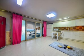 Basic Room, 1 Bedroom (Jangmi) | 1 bedroom, free WiFi - Gangneung Love Pension (Gangneung)