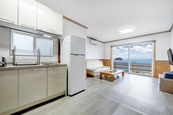 Habitación básica, 2 habitaciones (A105(no pet)) | 1 dormitorio y wifi gratis