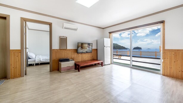 1 bedroom, free WiFi - Yeosu Dangdangi Dog Family Pension Gold (Yeosu)