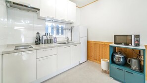 Basic Room, 1 Bedroom (Malti1(Aegyeondongbanganeung)) | 1 bedroom, free WiFi - Yeosu Dangdangi Dog Family Pension Gold (Yeosu)