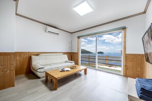 Basic Room, 2 Bedrooms (A105(no pet)) - Yeosu Dangdangi Dog Family Pension Gold (Yeosu)