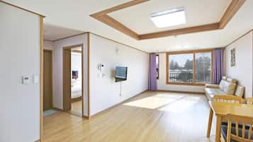 Basic-Zimmer, 1 Schlafzimmer (Suite Jeongwon) | 1 Schlafzimmer, kostenloses WLAN