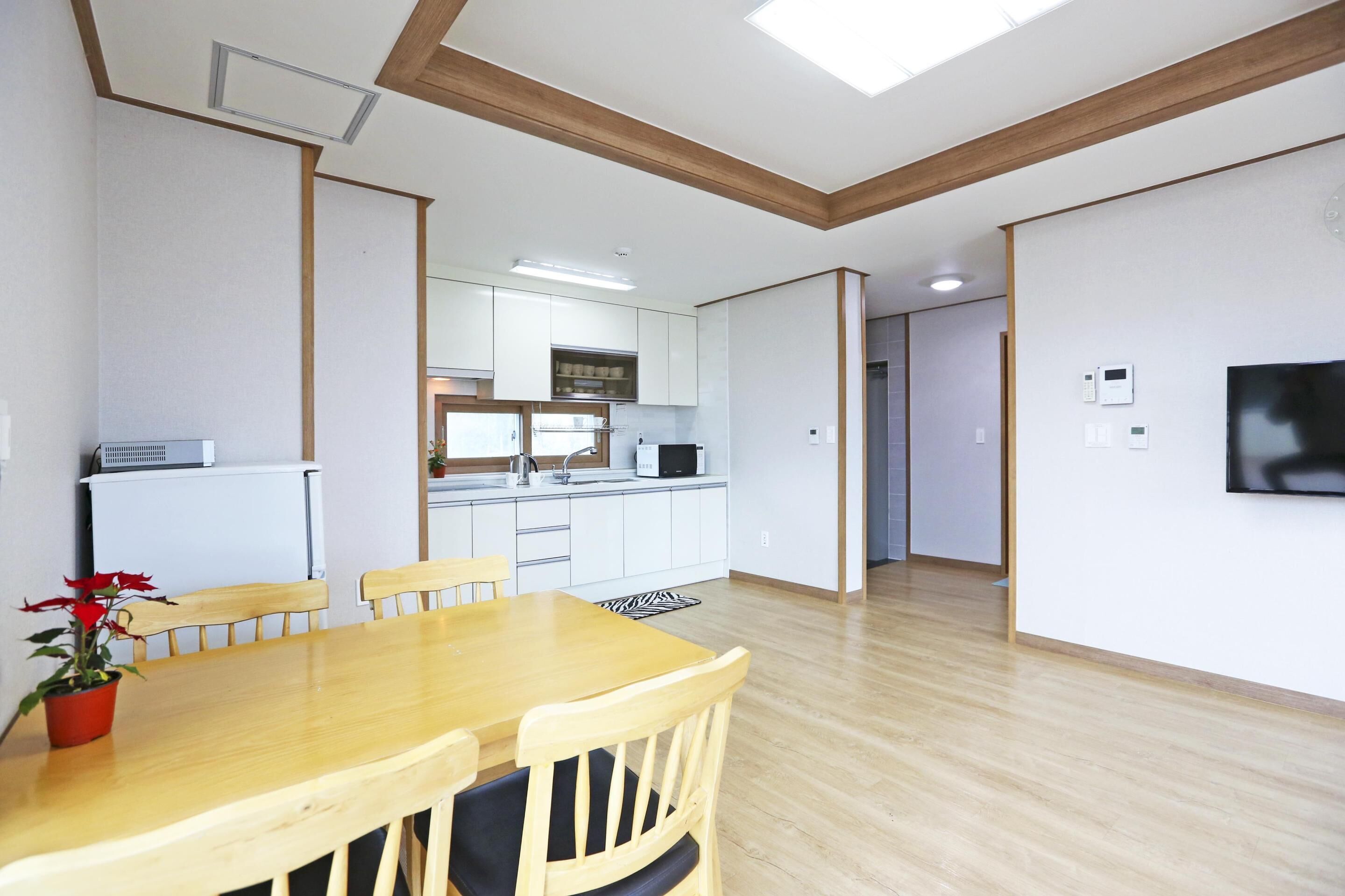 Quarto básico, 1 quarto (Suite Jeongwon) | 1 quarto, Wi-Fi de cortesia