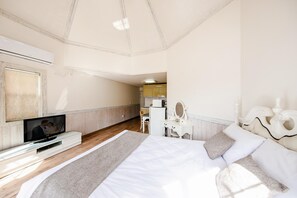 Basic Room, 1 Bedroom (Haesong ( F1 )) | 1 bedroom, free WiFi - Ganghwa Walts Of Nakjo Pension (Incheon)