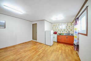 Basic Room, 1 Bedroom (8) | 1 bedroom, free WiFi