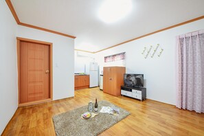Basic Room, 1 Bedroom (6) | 1 bedroom, free WiFi - Gangneung Soongut Pension (Gangneung)