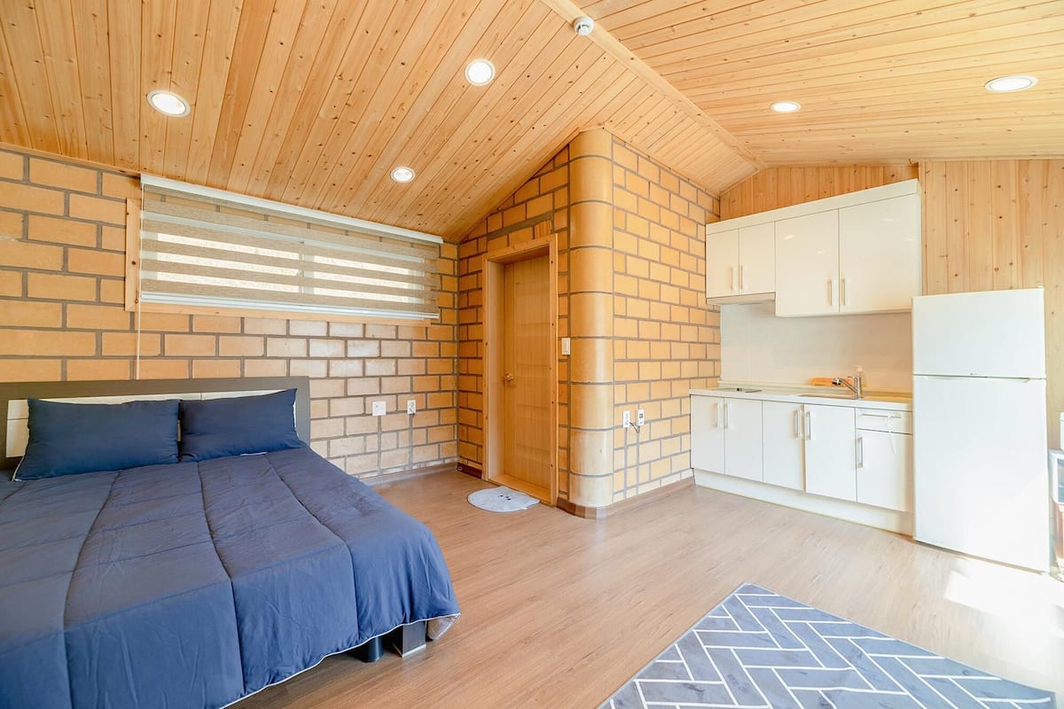 Basic Room, 1 Bedroom (Hobak4) | 1 bedroom, free WiFi