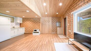 Basic Room, 1 Bedroom (Hobak2) | 1 bedroom, free WiFi