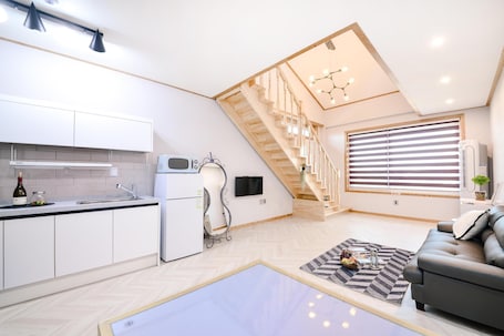 Basic Room, 1 Bedroom (205) | 1 bedroom, free WiFi