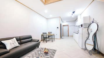 Basic Room, 1 Bedroom (205) | 1 bedroom, WiFi (free)