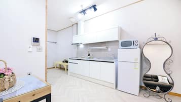 Basic Room, 1 Bedroom (205) | 1 bedroom, WiFi (free)