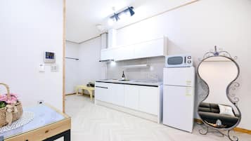 Basic Room, 1 Bedroom (205) | 1 bedroom, free WiFi