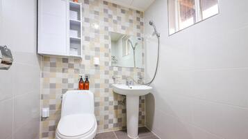 Basic Room, 1 Bedroom (203 ( F2 )) | 1 bedroom, WiFi (free)