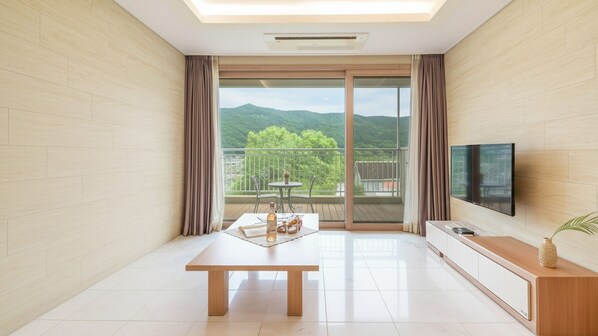 Basic Room, 2 Bedrooms (F1 - 23(Random,pet)) | 1 bedroom, free WiFi