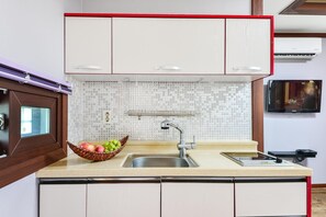 Basic Room, 1 Bedroom (Deulnari ( F2 )) | 1 bedroom, free WiFi - Samcheok Duelkkot Pension (Samcheok)