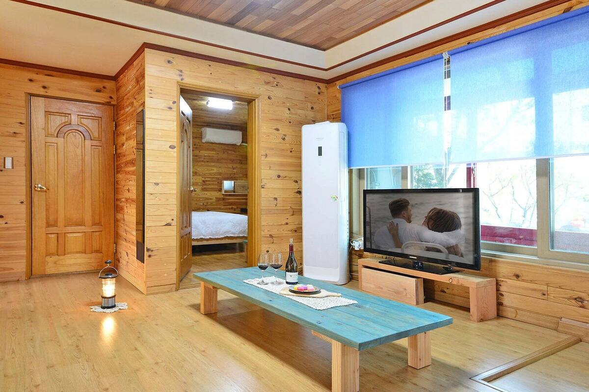 Basic Room, 4 Bedrooms (Gamnamu ( F1 )) | 1 bedroom, WiFi (free)