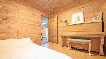 Basic Room, 4 Bedrooms (Gamnamu ( F1 )) | 1 bedroom, free WiFi