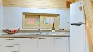 Basic Room, 2 Bedrooms (Samnamu ( F2 )) | 1 bedroom, WiFi (free) - Samcheok View of Sea Pension (Samcheok)