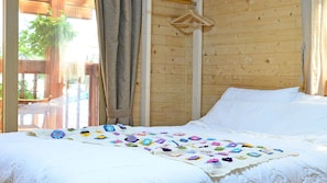 Basic Room, 2 Bedrooms (Pyeonbaeknamu ( F2 )) | 1 bedroom, WiFi (free) - Samcheok View of Sea Pension (Samcheok)