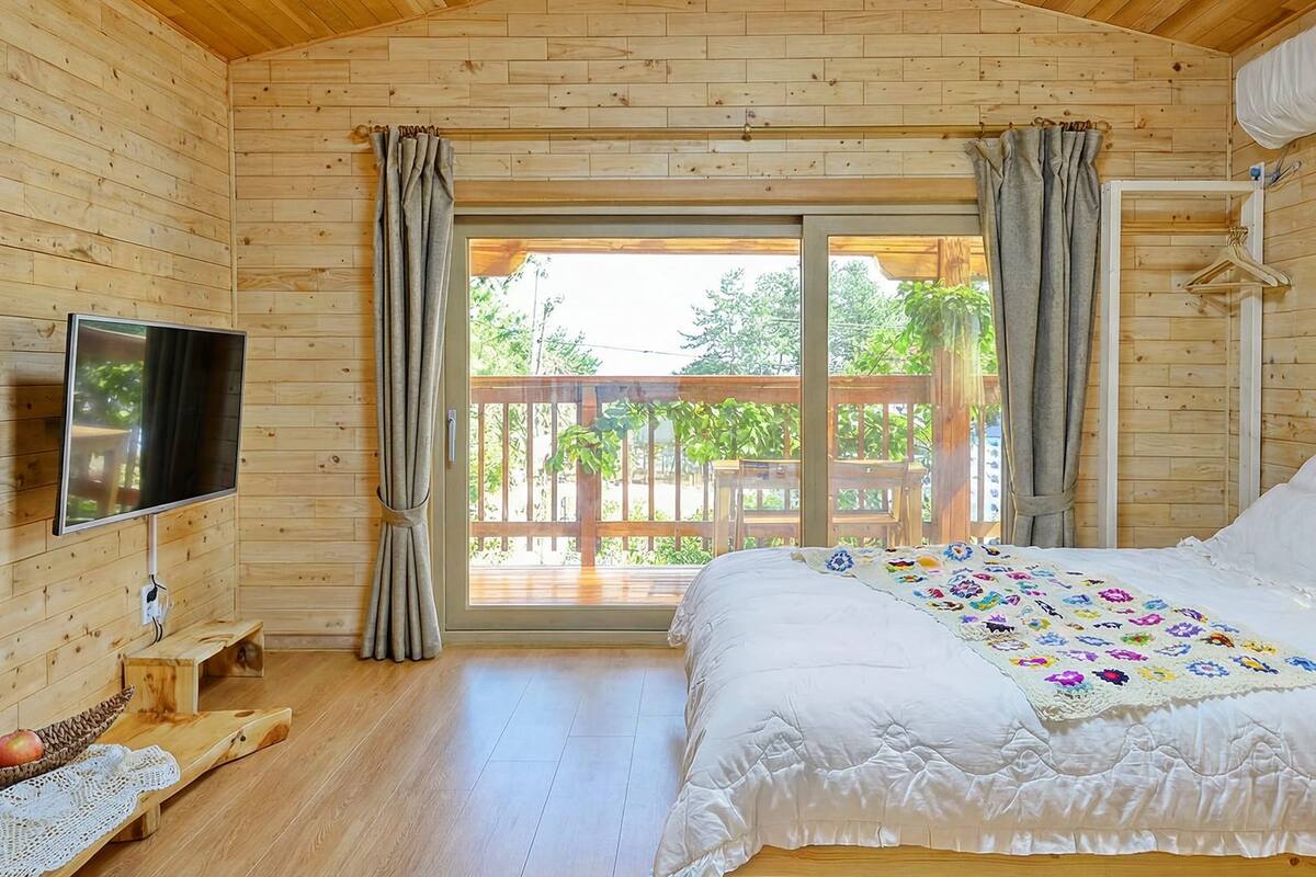 Basic Room, 2 Bedrooms (Pyeonbaeknamu ( F2 )) | 1 bedroom, WiFi (free)