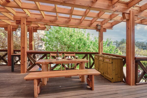 Basic Room, 2 Bedrooms (Samnamu ( F2 )) | 1 bedroom, free WiFi - Samcheok View of Sea Pension (Samcheok)