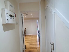 Interior - Lovely 5-Bed House in Essex (Essex)