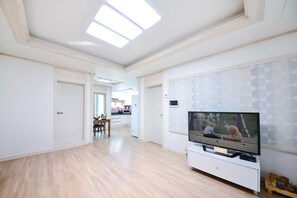 Basic Room, 1 Bedroom (201) | 1 bedroom, free WiFi