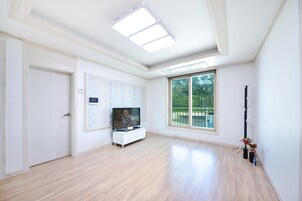 Basic Room, 1 Bedroom (201) | 1 bedroom, free WiFi