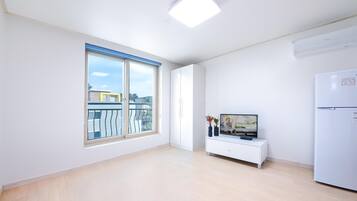 Basic Room, 1 Bedroom (402) | 1 bedroom, free WiFi