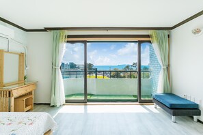 Basic Room, 2 Bedrooms (43p ( F2 )) | 1 bedroom, free WiFi