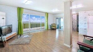 Basic Room, 1 Bedroom (Eunhasoo) | 1 bedroom, free WiFi - Ganghwa Morning Star Pension (Incheon)