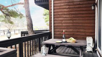 Basic Room, 1 Bedroom (Fourseason ( F1 )) | Terrace/patio